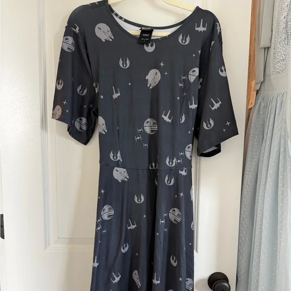 Her Universe Star Wars dress - Picture 1 of 3